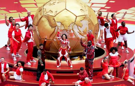 　サッカーＷ杯北中米３カ国大会１次リーグのカナダ―ボスニア・ヘルツェゴビナ戦を前に開かれた開幕セレモニー＝１２日、トロント（ゲッティ＝共同）