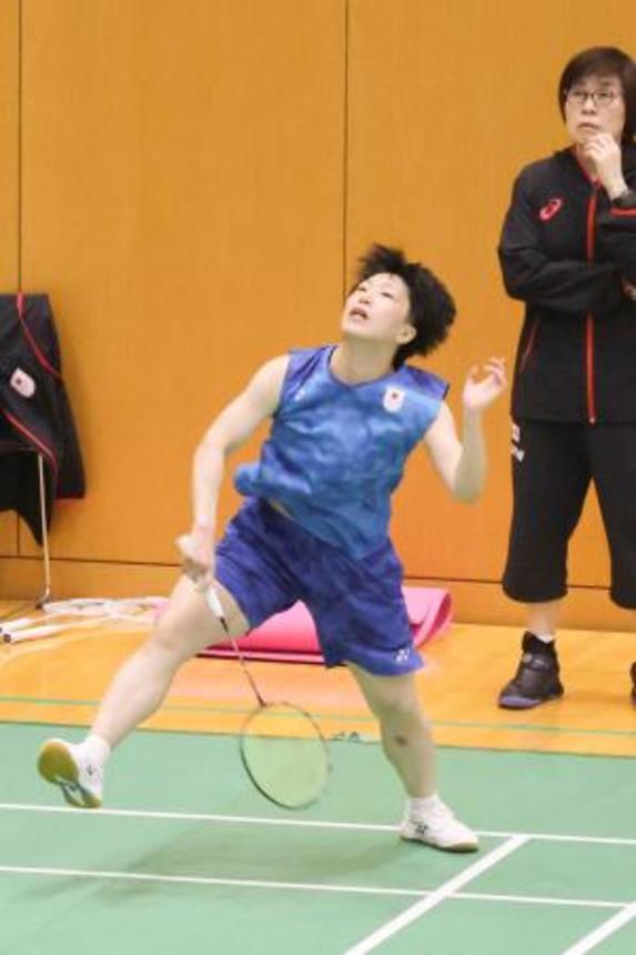 　アジア大会に向けて練習する女子シングルスの山口茜＝東京都内