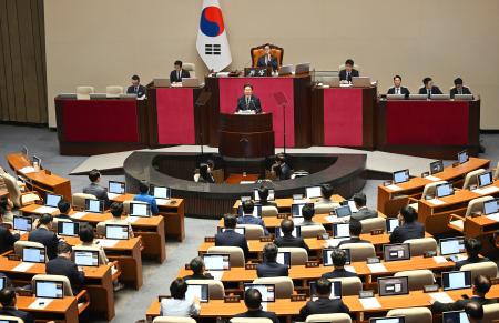 　２６日、ソウルの韓国国会で施政方針演説を行う李在明大統領（共同）