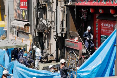 　大阪・道頓堀のビル火災で行われた現場検証＝１９日午前１１時６分