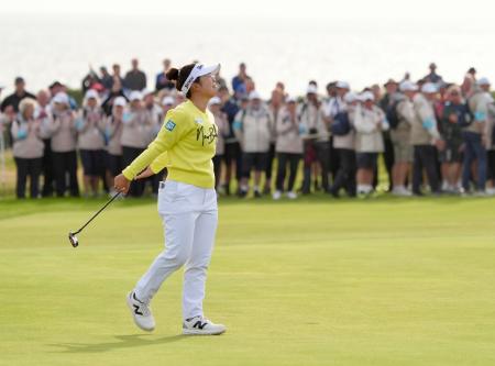　通算１１アンダーで優勝を決めた山下美夢有＝ロイヤルポースコールＧＣ（共同）