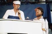 　米ニューヨークで公演するビーチ・ボーイズのブライアン・ウィルソンさん（右）ら＝１９８３年７月（ＡＰ＝共同）
