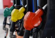 　東京都内のガソリンスタンドの給油ノズル