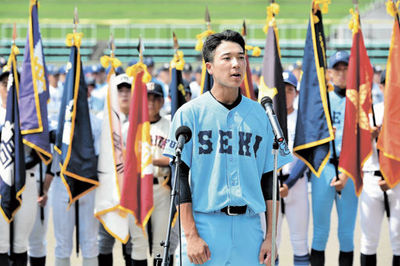 力強く選手宣誓する関の桑原昇大主将