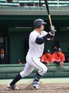 西濃運輸×日立製作所＝２回裏西濃運輸１死二塁、右前に先制の適時打を放つ西濃運輸・城野＝長良川