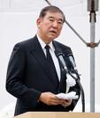 　「長崎原爆犠牲者慰霊平和祈念式典」であいさつする石破首相＝９日午前、長崎市の平和公園