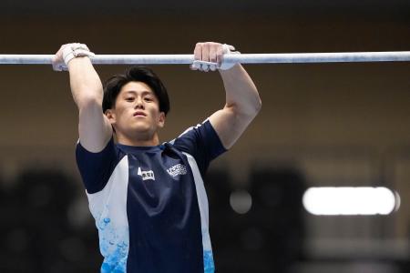 　調整する橋本大輝＝高崎アリーナ