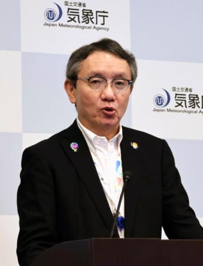 　記者会見する気象庁の野村竜一長官＝１６日午後、気象庁