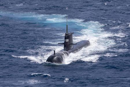 　オーストラリア海軍の潜水艦＝２０２１年９月、オーストラリア・ダーウィン（同国軍提供、ゲッティ＝共同）