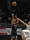 岐阜×品川＝第４クオーター、シュートを放つ岐阜の杉本（１７）＝ＯＫＢぎふ清流アリーナ