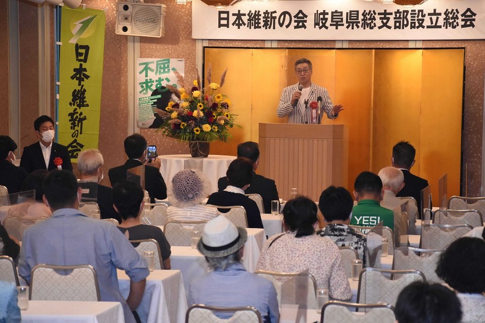 設立総会であいさつする中条きよし参院議員＝岐阜市県町、岐阜キャッスルイン