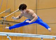 　体操の世界選手権に向け練習する岡慎之助＝味の素ナショナルトレーニングセンター