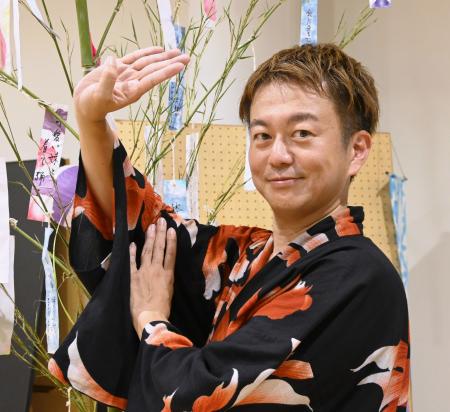 　盆ジョヴィを広めた鳳蝶美成さん＝６日、仙台市