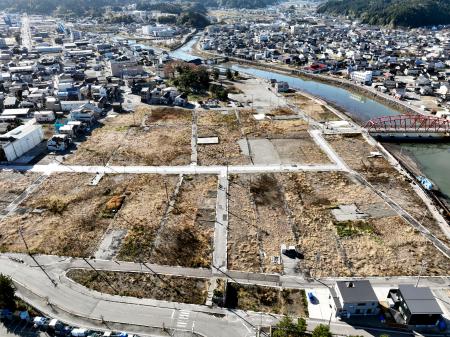 　石川県輪島市の朝市通り周辺＝２０２５年１１月（ドローンから）
