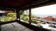 濃尾平野を借景にした庭園を眺められる対面の間＝海津市南濃町上野洞戸、行基寺
