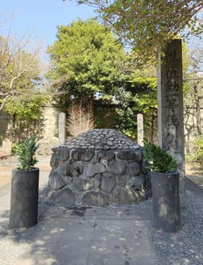 　東京都台東区にある徳川慶喜の墓（山岸美喜さん提供）