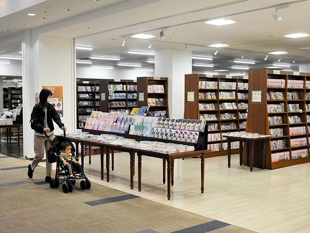 分散していた売り場を集約し、リニューアルオープンした丸善岐阜店＝岐阜市正木中、マーサ２１