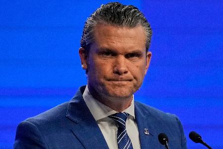 　シンガポールでのアジア安全保障会議で演説するヘグセス米国防長官＝５月３１日（ＡＰ＝共同）