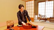 客足の回復に不安を抱えながら、客室をチェックする和田滋紀営業部長＝郡上市八幡町吉野、ホテル郡上八幡