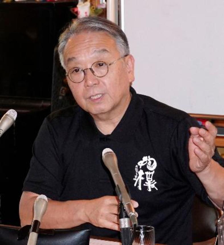 　取材に応じるＮＰＯ法人「抱樸」の奥田知志理事長＝７日午後、北九州市八幡東区