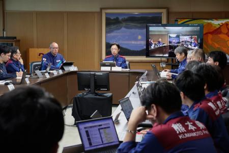 　熊本地震の発生から３カ月となるのを前に開かれた復旧・復興本部会議＝２７日午前、熊本県庁