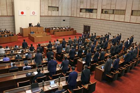 　埼玉県議会の本会議＝１７日午前５時５２分