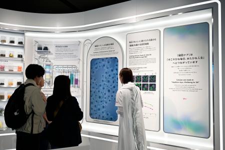 　江崎グリコが大阪・関西万博の大阪ヘルスケアパビリオンに出展しているブース＝３０日午前、大阪市此花区の夢洲