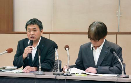 　川内原発の乾式貯蔵施設新設について記者会見する九州電力の担当者＝２４日午後、鹿児島市