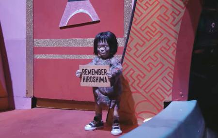 　米アナハイムのディズニーランド・パークに置かれた少女の人形（ベン・コーヘン氏のユーチューブチャンネルから、共同）