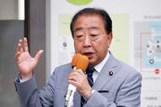　街頭演説する立憲民主党の野田代表＝１４日午後、北九州市