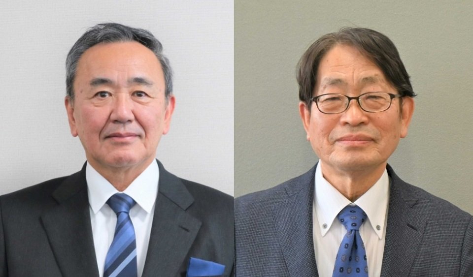 立候補した岡田正昭氏、石田仁氏（右から届け出順）