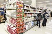 　スーパーのコメ売り場＝２月、東京都内