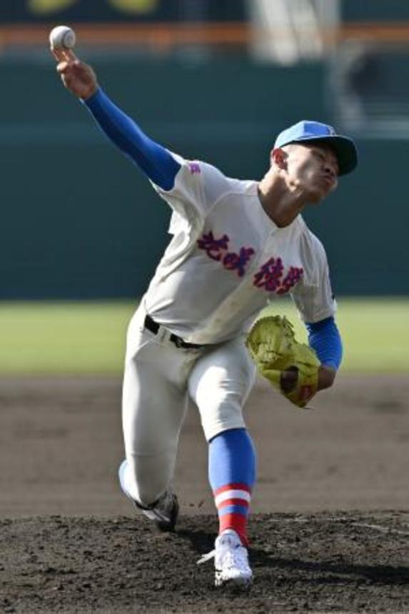 　東洋大姫路戦に先発した花咲徳栄・黒川＝甲子園