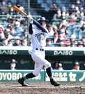 星稜×大垣日大＝７回表大垣日大無死、髙橋が右中間に二塁打を放つ＝阪神甲子園球場