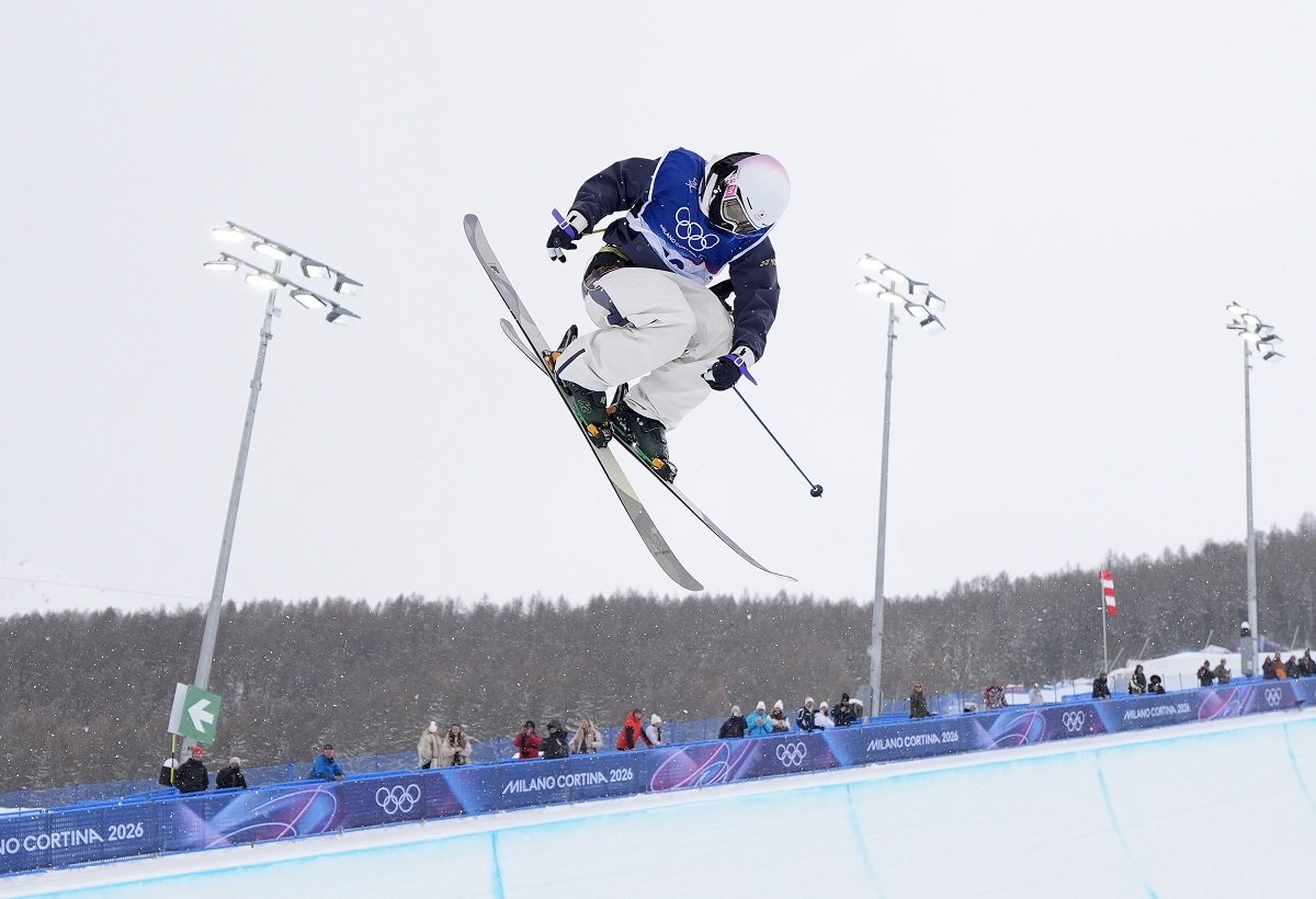 男子ハーフパイプ予選　技を決める松浦透磨＝リビーニョ（共同）