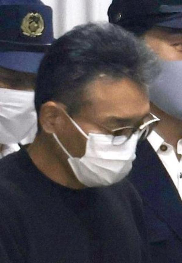 　逮捕された鈴木将博容疑者＝６日午前７時３５分、警視庁綾瀬署