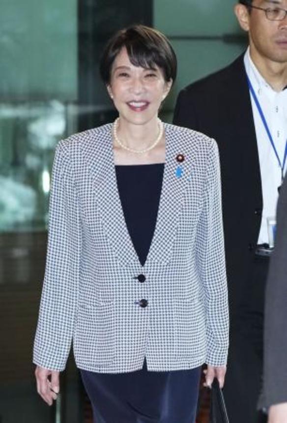 　首相官邸に入る高市首相＝２４日