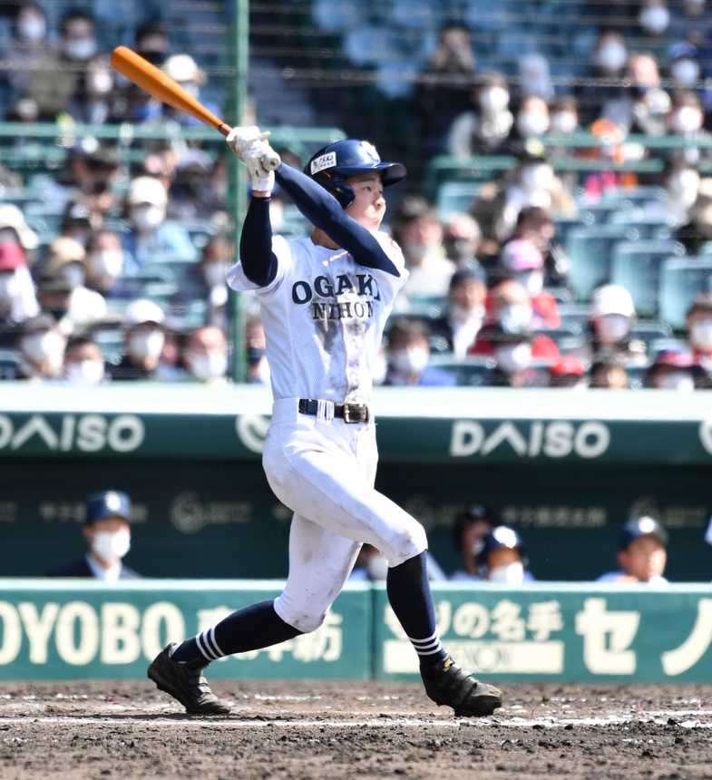 星稜×大垣日大＝７回表大垣日大無死、髙橋が右中間に二塁打を放つ＝阪神甲子園球場
