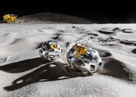 　「ＳＯＲＡ―Ｑ（ソラキュー）」の変形前（左）と変形後（右）の想像図（ＪＡＸＡ／タカラトミー／ソニーグループ（株）／同志社大提供）