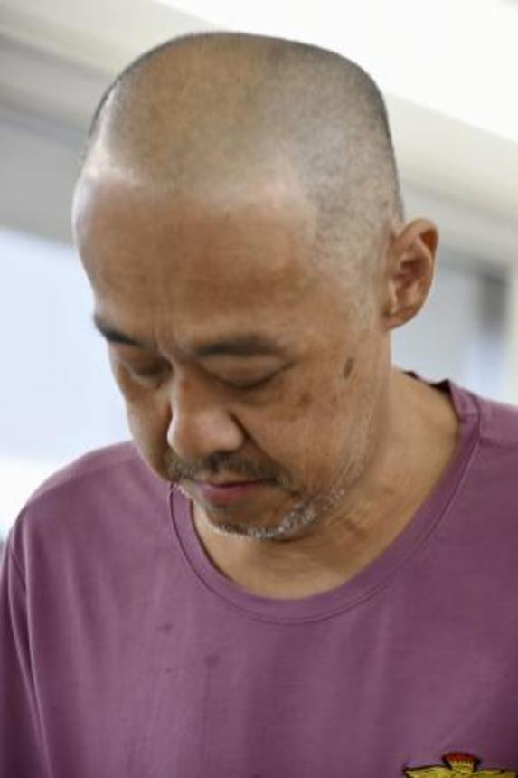 　ベトナムから移送され詐欺容疑で逮捕された松川進一郎容疑者＝２７日、成田空港