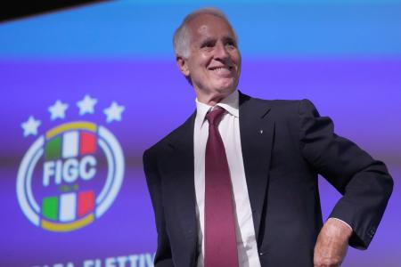 　イタリア・サッカー連盟の新会長に選出されたジョバンニ・マラゴ氏＝２２日、ミラノ（ＬａＰｒｅｓｓｅ提供、ＡＰ＝共同）