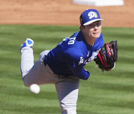 　オープン戦で先発したドジャース・山本＝２月、テンピ（共同）