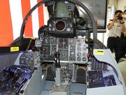 実機を使った広報用「模擬コックピット」はＦ４戦闘機のコックピットそのもの＝岐阜市神田町、自衛館