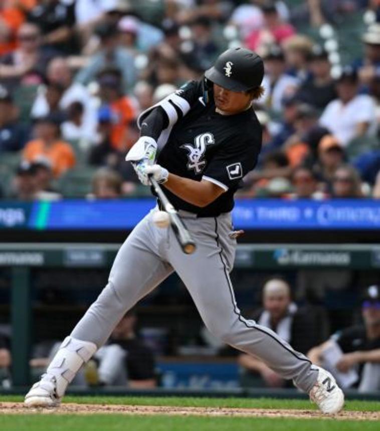 　タイガース戦の７回、２８号２ランを放つホワイトソックス・村上＝デトロイト（共同）