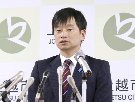 　新潟県上越市の中川幹太市長＝昨年６月、上越市役所