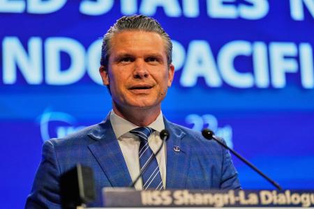 　３１日、アジア安全保障会議で演説するヘグセス米国防長官＝シンガポール（ＡＰ＝共同）