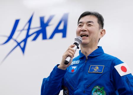 　記者会見する宇宙飛行士の油井亀美也さん＝９日午後、東京都千代田区
