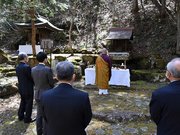 今シーズンの無事を願う関係者＝同