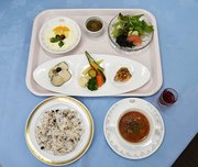 ２０種類以上の野菜を使った「野菜たっぷりヘルシーランチ」