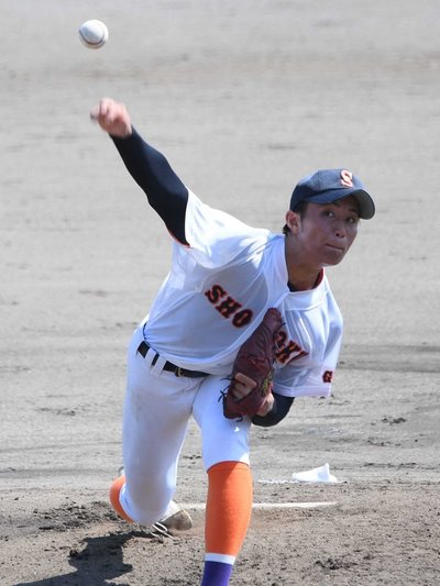岐阜聖徳×加茂農林＝力投する岐阜聖徳の松井＝長良川